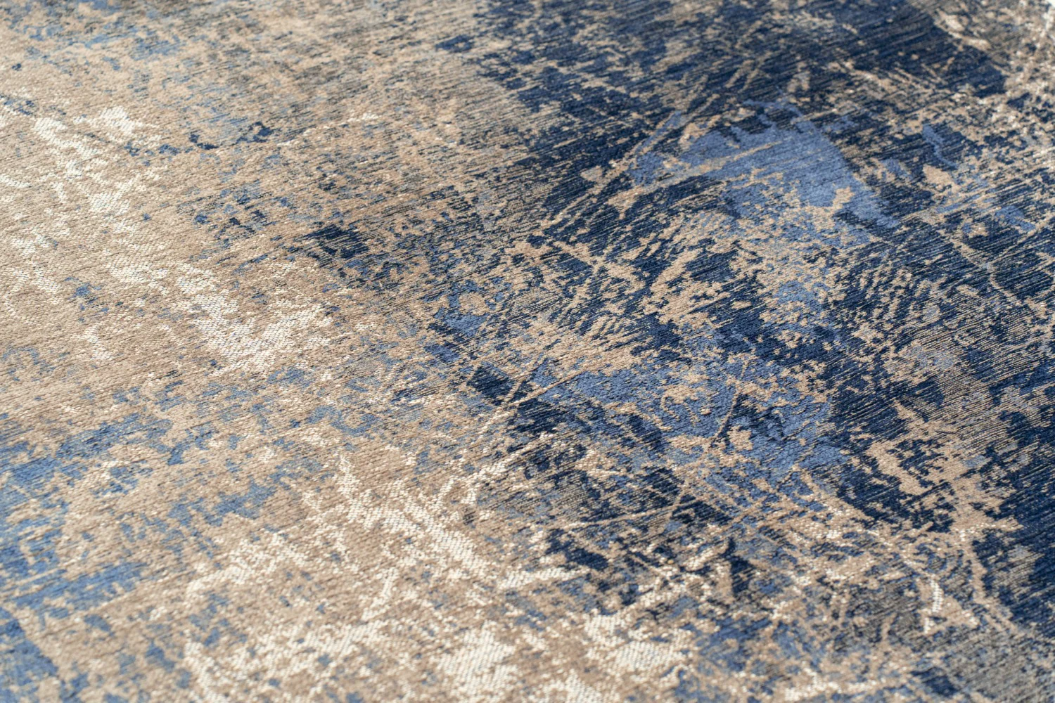 Louis de Poortere Mad Men Cracks Round Abyss Blue 8629 - Image 3