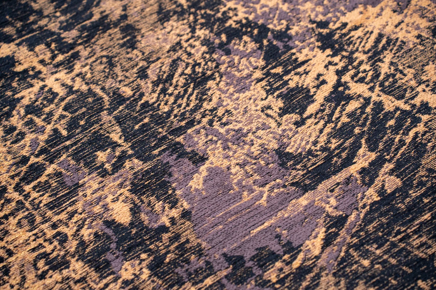 Louis de Poortere Mad Men Cracks Round Deep Mine 8618 - Image 3